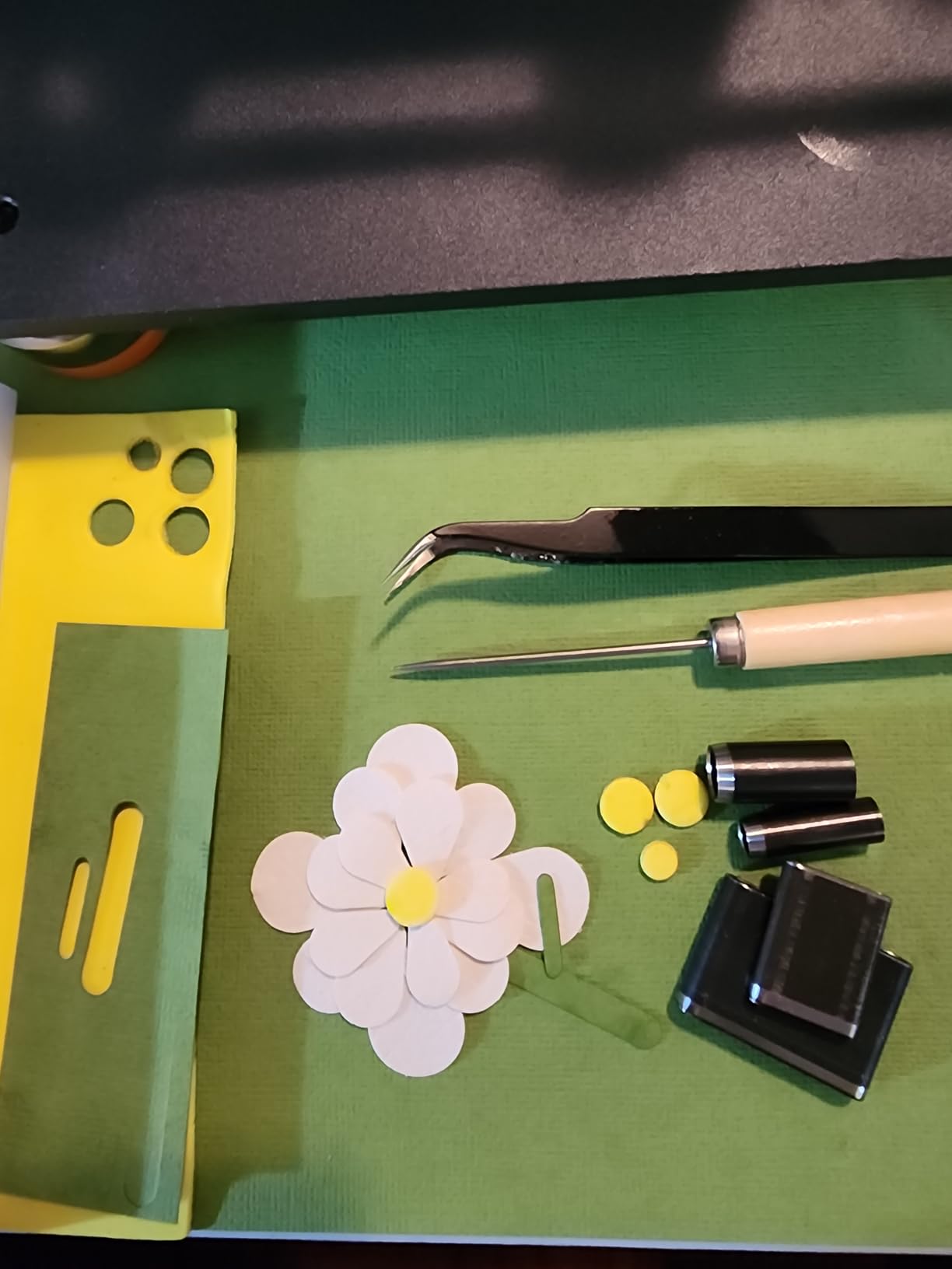 Leather Cutting Machine 1.8 Ton, Portable Manual Press Die Cutter Dual Guide Shafts Die Cut Machine with 39-Piece Professional Hole Punch Kit for Leather, Fabric, Plastic & More — DIY Craft Essential customer photo 2